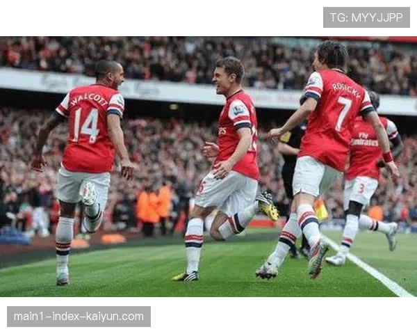 西汉姆联进攻端乏力问题凸显 全场仅三次射正球门